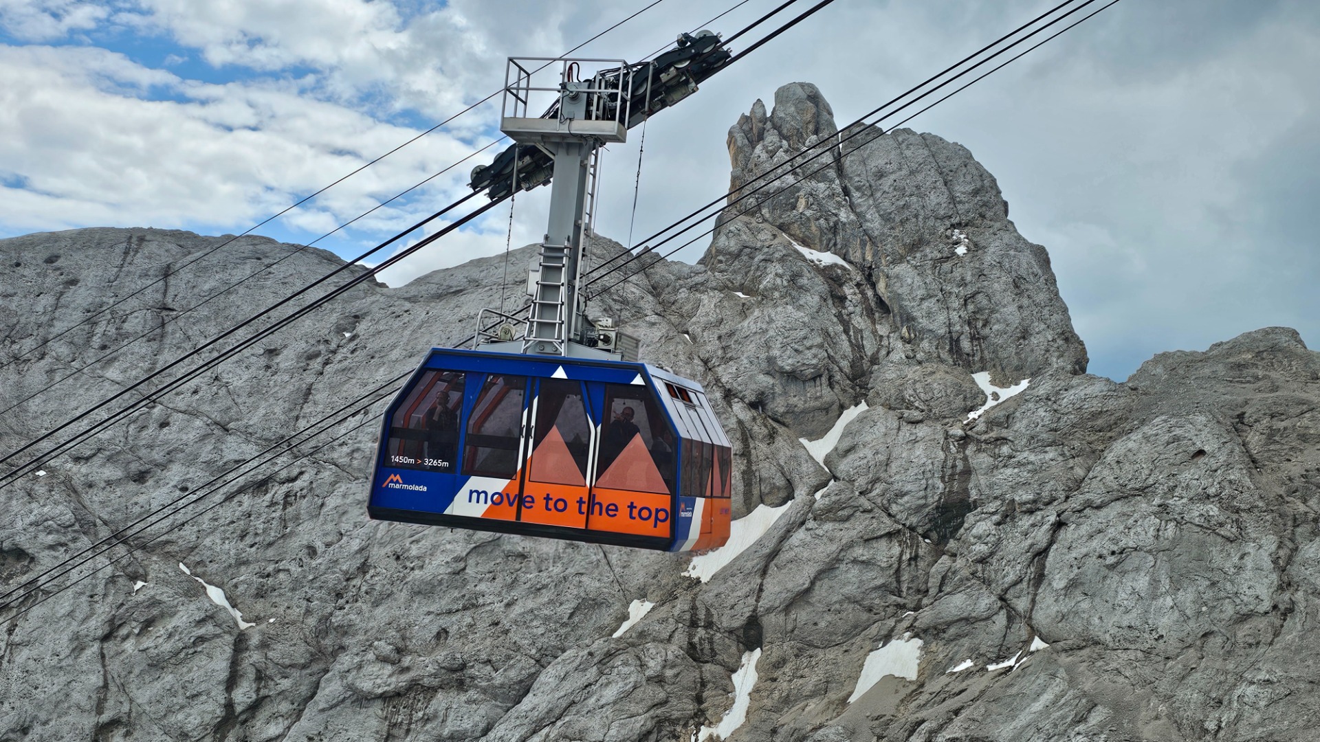 Dolomity, lanovka na Marmoladu