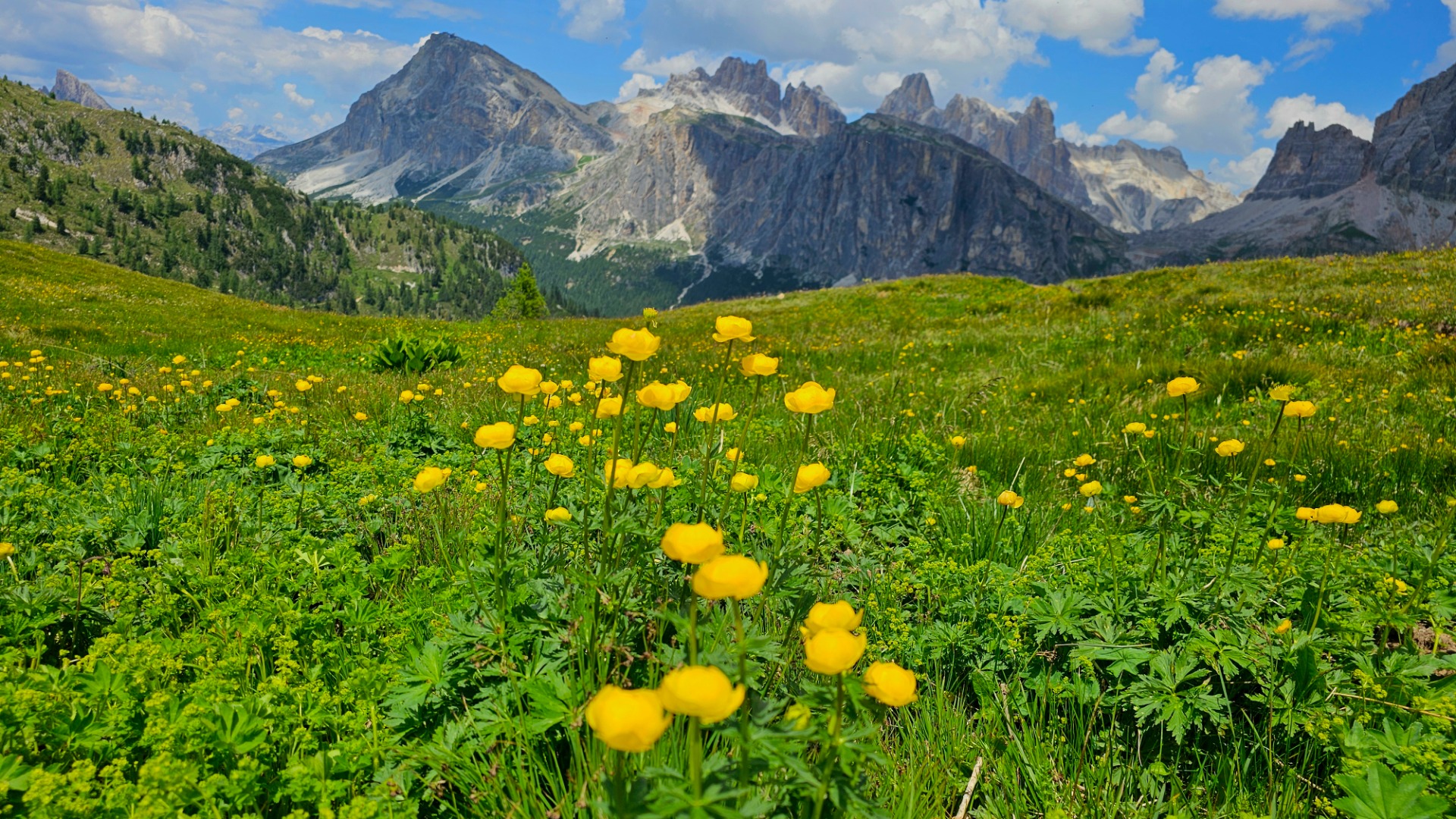 Dolomity, okolí Cinque Torri