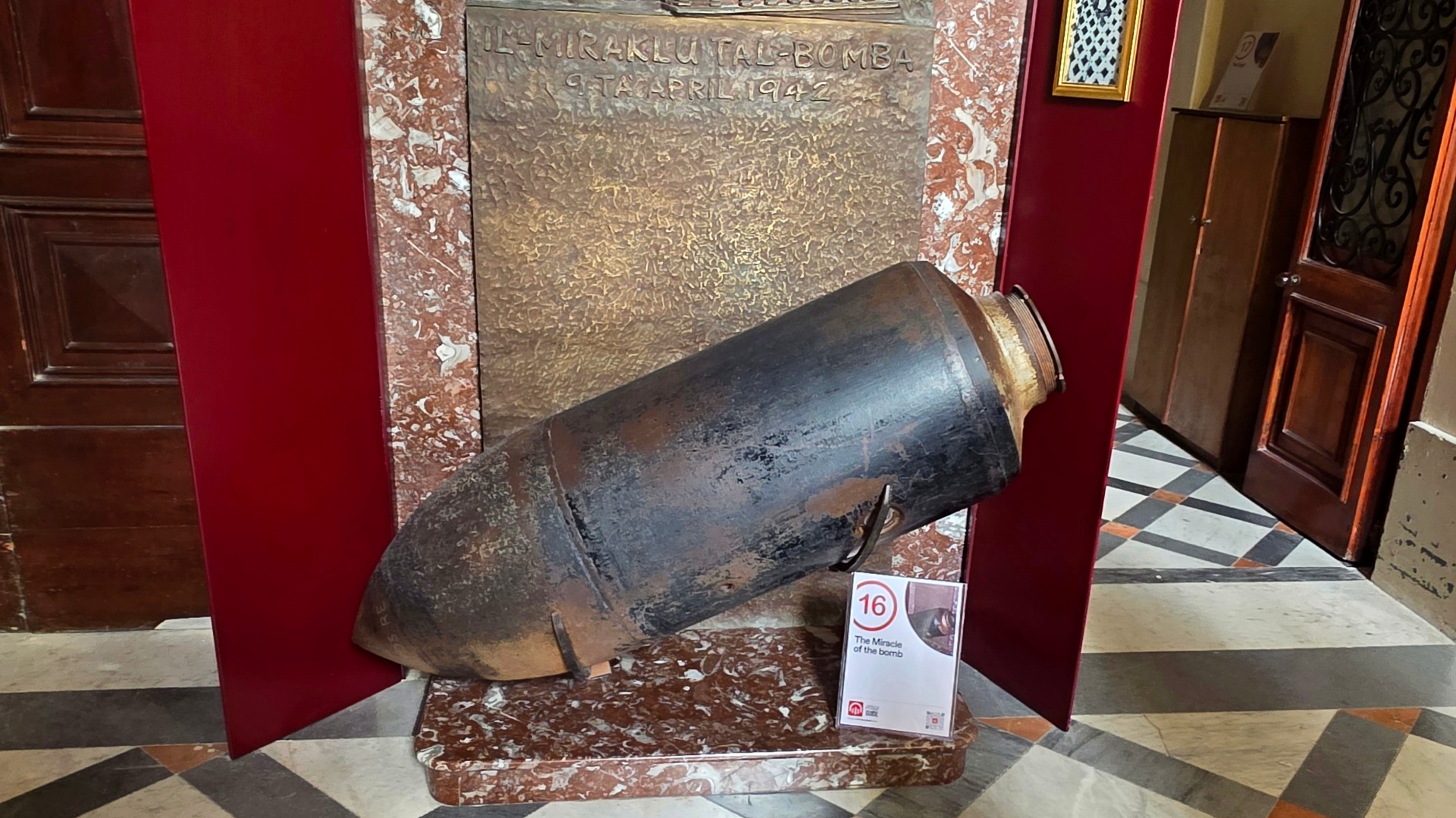 Malta, Mosta, Zázračná bomba